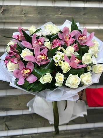 Букет цветов из: Розы и Хризантемы в Лохино