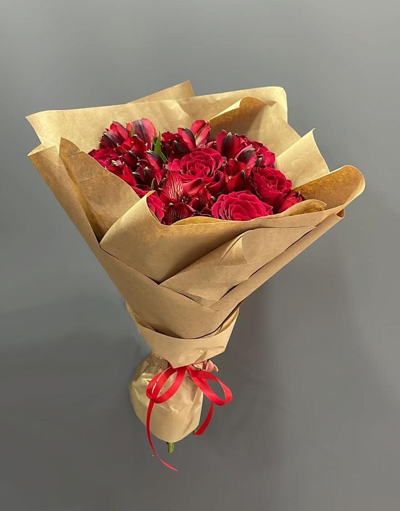 Букет цветов из: Альстромерии и Розы в Лохино