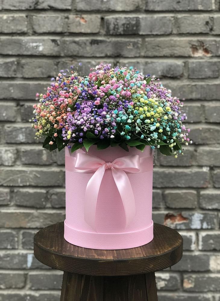 Цветочная композиция из Гипсофила и Розы в шляпной коробке в Лохино