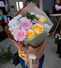 Букет цветов из:  Герберы, Розы и Хризантемы в Лохино