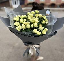 Букет Белые кустовые розы Солинеро в Лохино