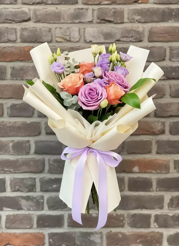 Букет цветов из: Лизиантусы и Розы в Лохино