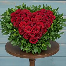 Цветочная композиция из Розы в виде сердца в Лохино