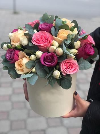 Цветочная композиция из Розы в шляпной коробке в Лохино
