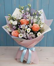 Букет цветов из:  Лизиантусы, Розы, Альстромерии и Гипсофила в Лохино