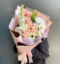 Букет цветов из:  Хризантемы и Розы в Лохино