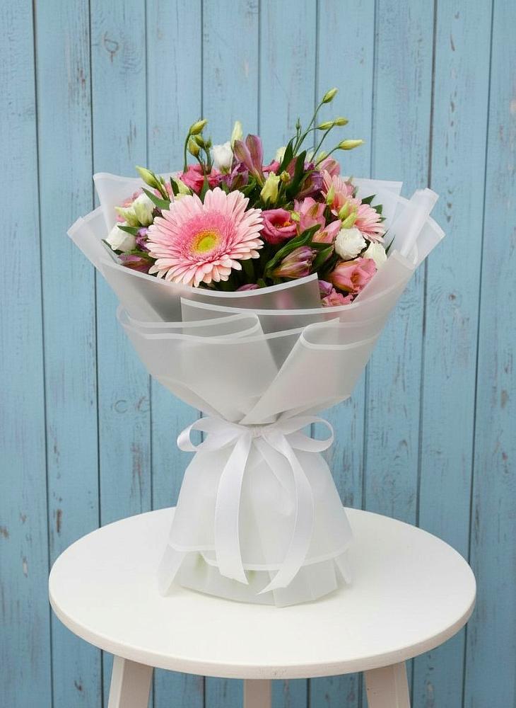 Букет цветов из: Герберы, Альстромерии и Лизиантусы в Лохино