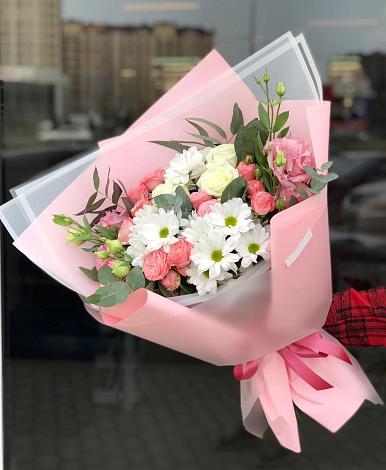 Букет цветов из: Розы, Лизиантусы и Хризантемы в Лохино