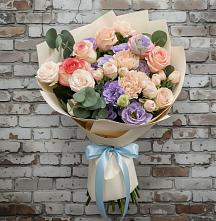 Букет цветов из:  Розы, Лизиантусы и Гвоздики в Лохино